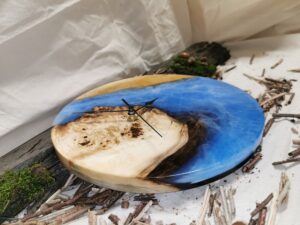 Hodiny z kaštanového dřeva