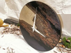 Hodiny vlašský ořech