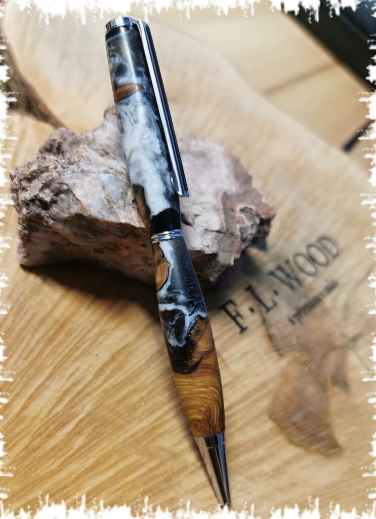 Ručně vyrobené dřevěné pero