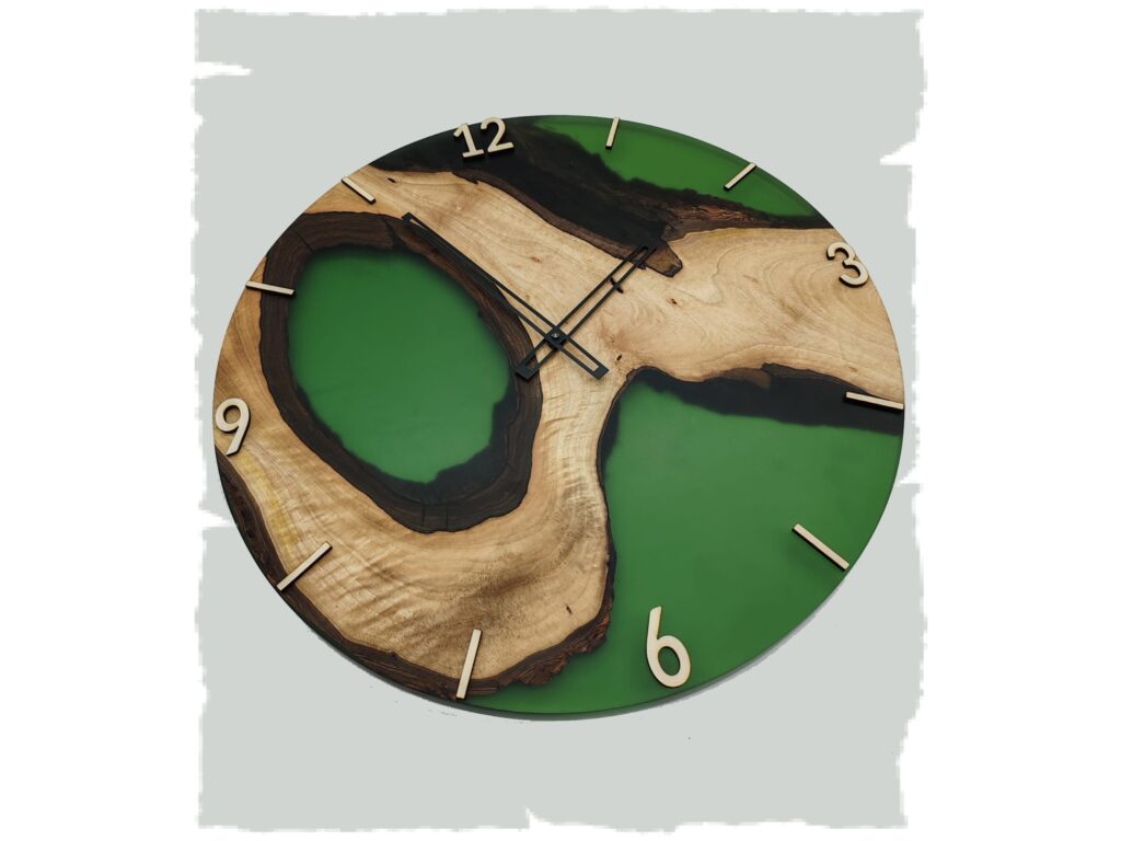 Nástěnné hodiny ze dřeva ořechu královského a lahvově zeleného epoxidu