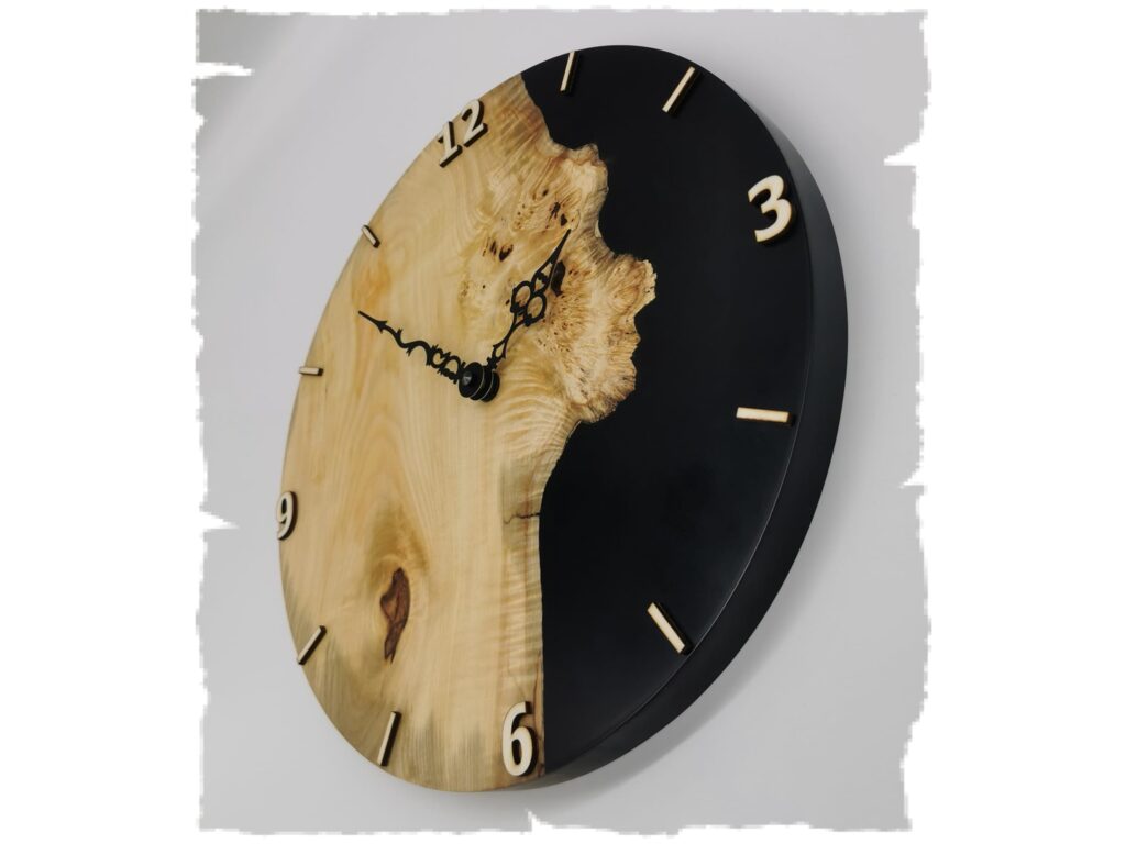 Nástěnné hodiny ze dřeva kaštanu a epoxidu